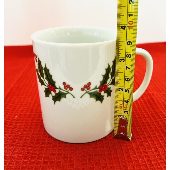 Vintage Christmas Holly Fine Porcelain Mug Made In Japan - Picture 4 of 6